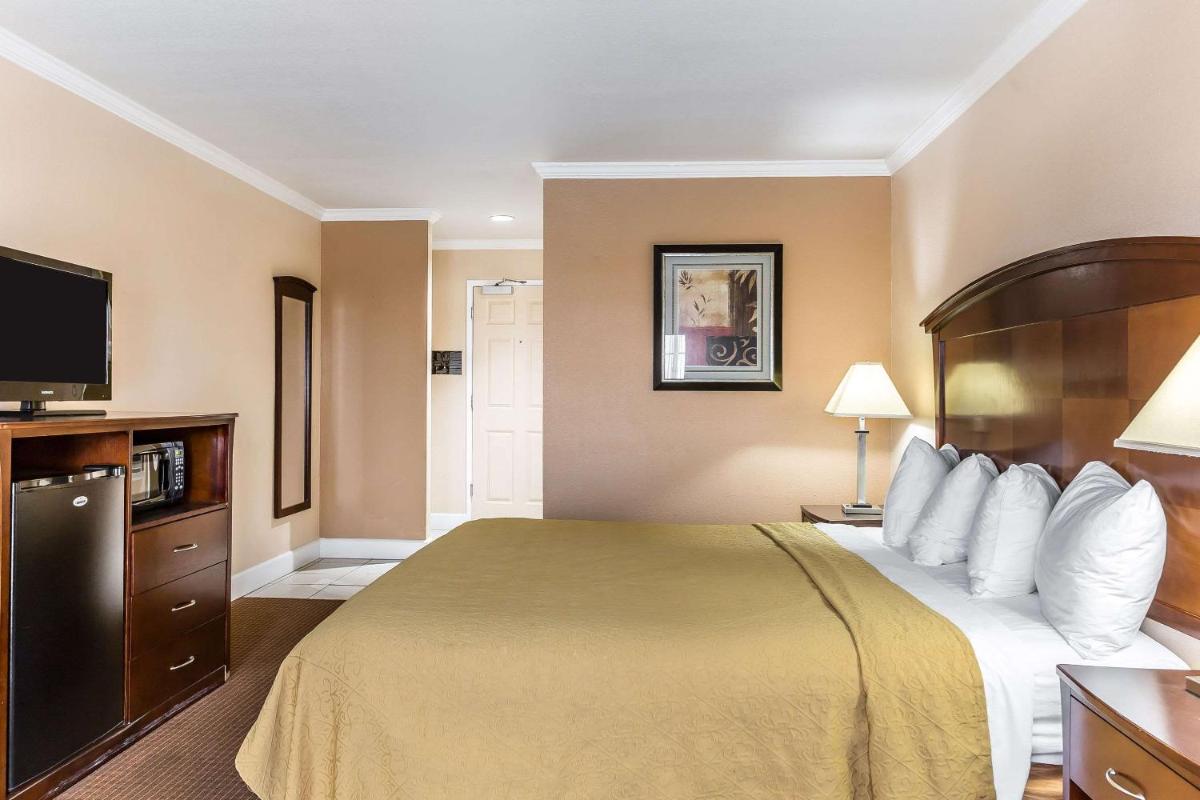Popular attractions Area Nearby Property